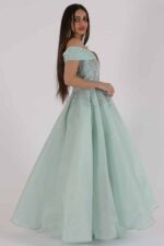 ⁦فستان  سهرةطويل اوف شولدر⁩ - الصورة ⁦3⁩