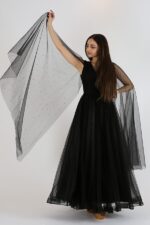 ⁦فستان طويل اسود تل⁩ - الصورة ⁦3⁩