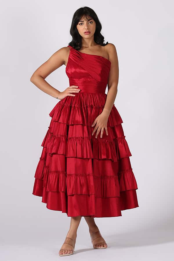 فستان احمر طبقات فستان احمر طبقات