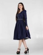 ⁦فستان ميد  كحلي بأكمام طويلة⁩ - الصورة ⁦2⁩