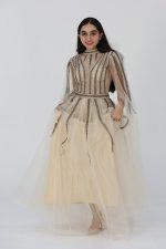 فستان سهرة مطرز بأكمام طويلة