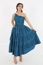 ⁦فستان احمر طبقات⁩ - الصورة ⁦4⁩