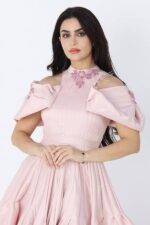 فستان سهرة منفوش طويل بتصميم كلاسيكي