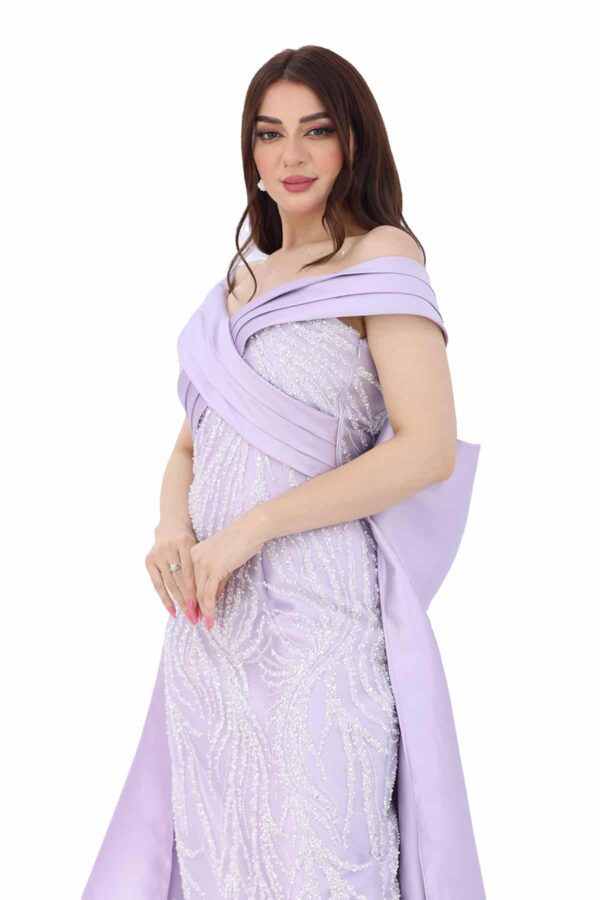 فستان سهرة بتصميم أنيق