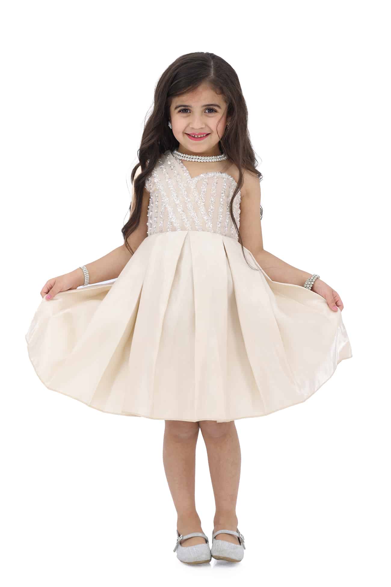 فستان بناتي بتصميم كلاسيك فستان بناتي بتصميم كلاسيك