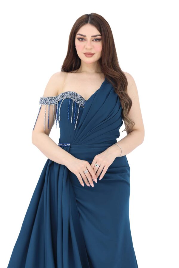فستان سهرة بتصميم فرنسي