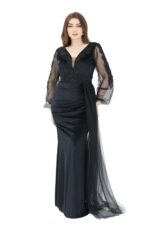 فستان مخمل بأكمام شفافة