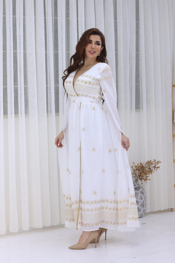 جلابيه العيد بتطريز خيط ذهبي
