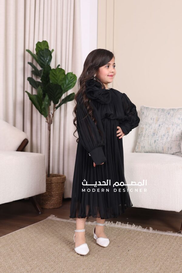 فستان بناتي ناعم بتصميم فاخر