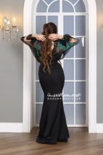 فستان سهرة بأكمام ملونه
