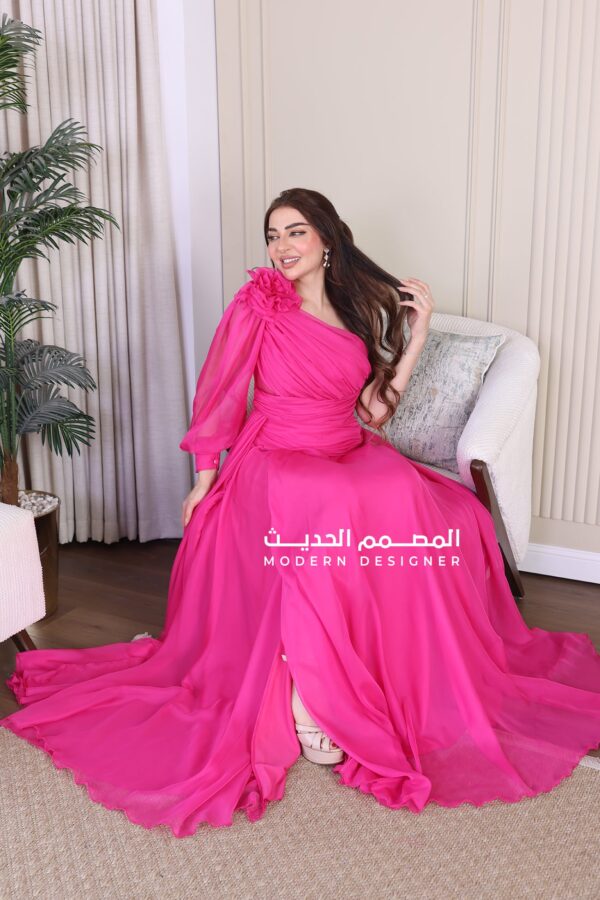 فستان ناعم بفيونكة في الكتف