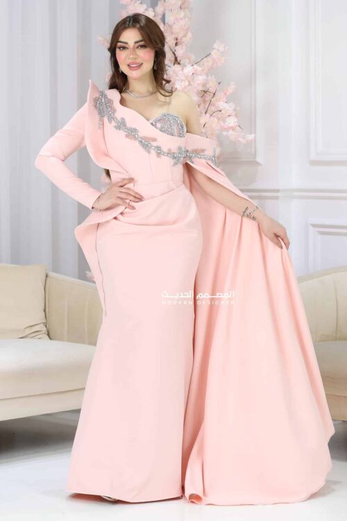 فستان انيق بتصميم راقي