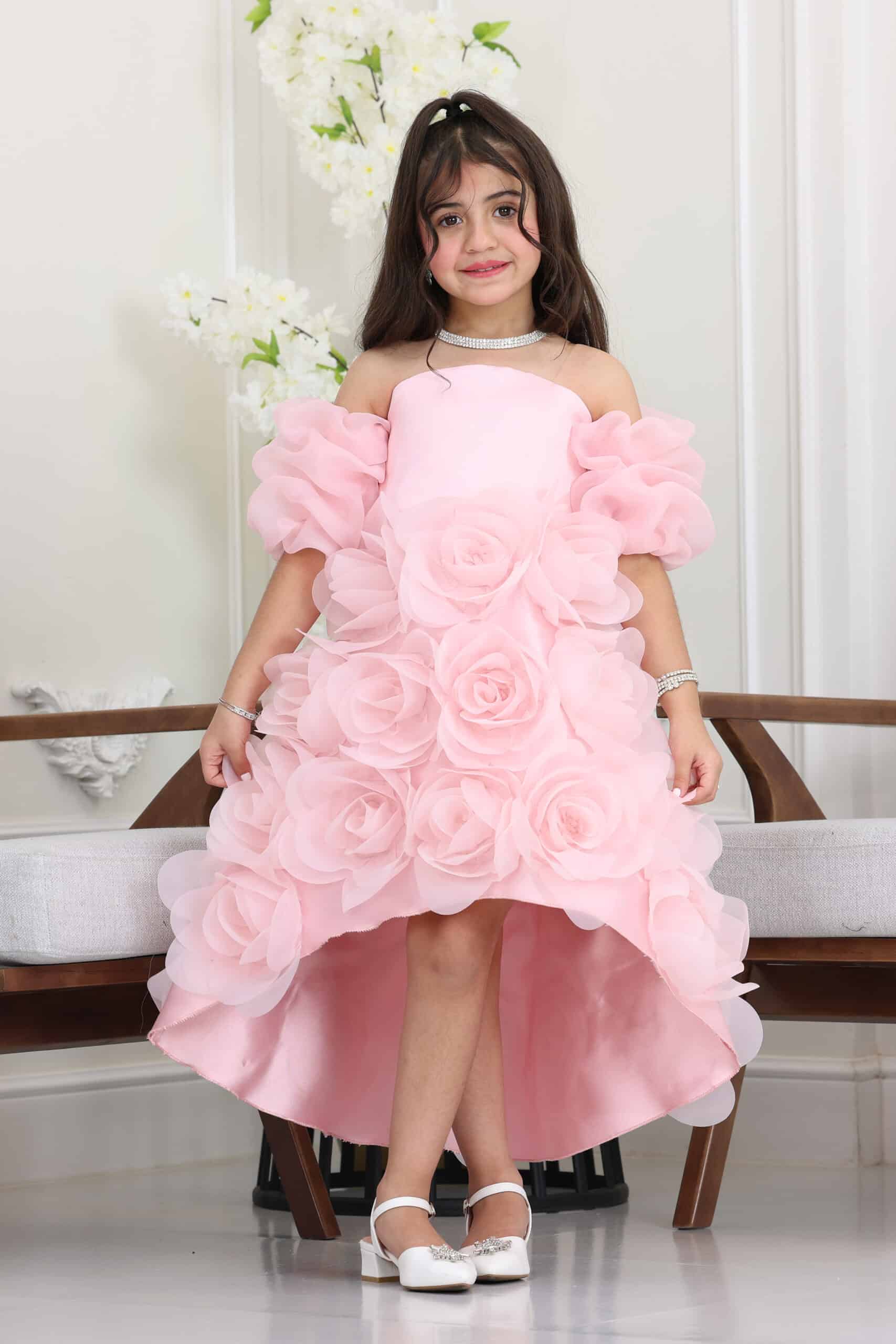 فستان بناتي بتصميم ورد