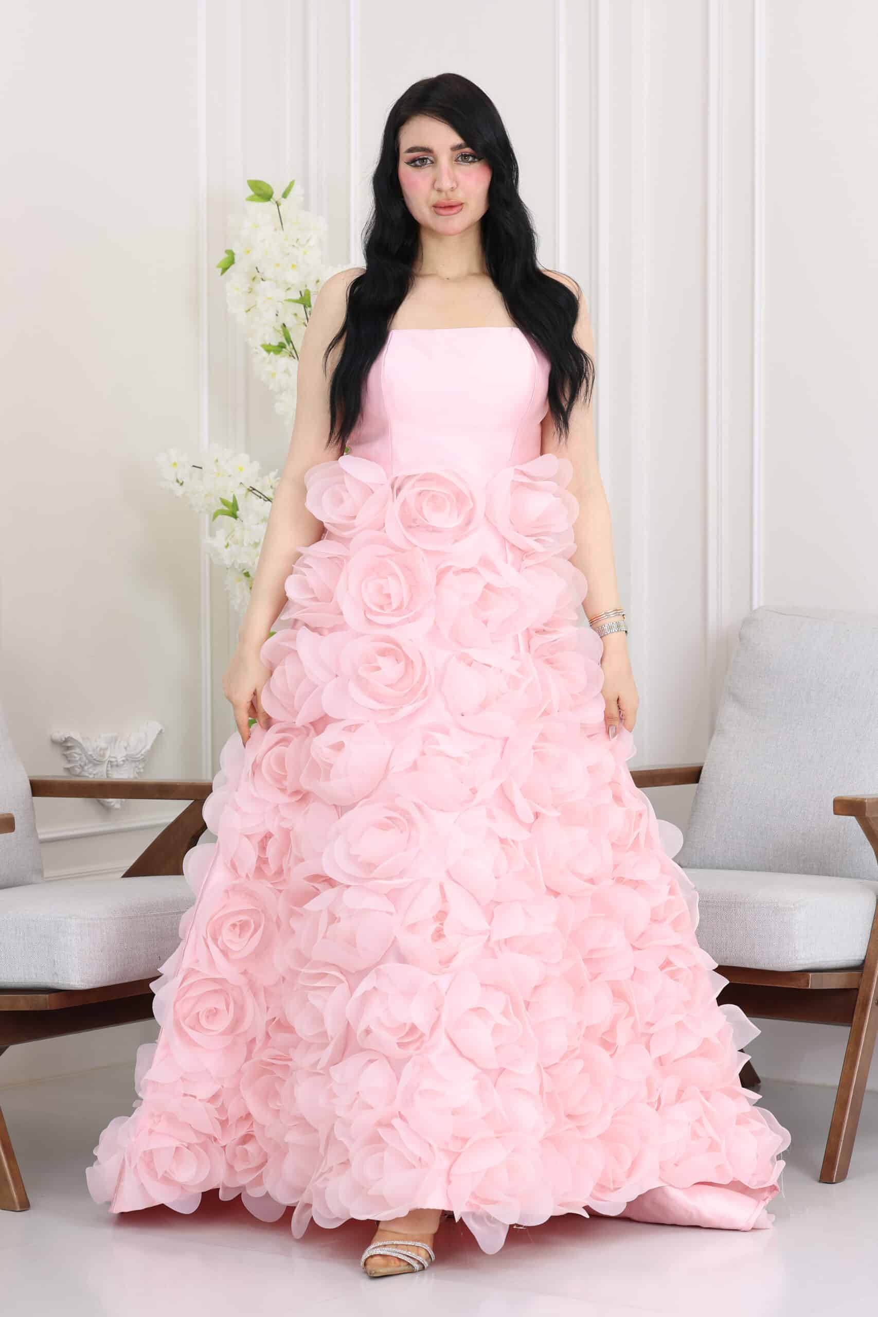 فستان سهرة بتصميم ورد