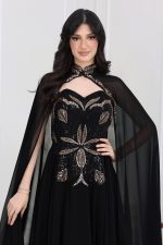 فستان سهرة ياقة مطرزة