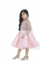 ⁦فستان بناتي لحمي بتطريز لؤلؤ⁩ - الصورة ⁦3⁩