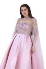 ⁦فستان سهرة لحمي بتطريز لؤلؤ⁩ - الصورة ⁦4⁩