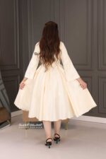 ⁦فستان بيج ناعم قصير⁩ - الصورة ⁦3⁩
