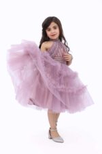 ⁦فستان بناتي لحمي بتطريز أنيق⁩ - الصورة ⁦2⁩