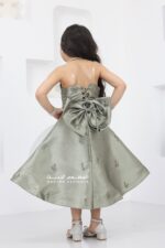 ⁦فستان بناتي راقي بتطريز أنيق⁩ - الصورة ⁦3⁩