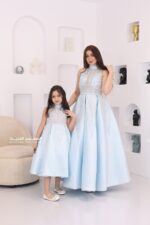 ⁦فستان بناتي فخم بياقة عالية⁩ - الصورة ⁦5⁩