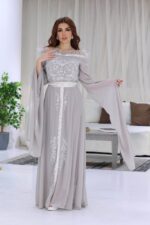 ⁦جلابية مغربي مزينة بريش⁩ - الصورة ⁦3⁩