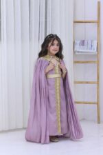 ⁦جلابية بناتي قطعتين بتطريز ذهبي⁩ - الصورة ⁦3⁩