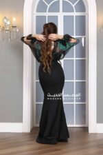 فستان سهرة بأكمام ملونه - الصورة 3