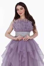 ⁦فستان سهرة تب بكسرات متمايلة⁩ - الصورة ⁦2⁩