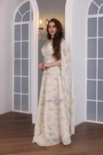 ⁦فستان سهرة مشجر باكمام طويله⁩ - الصورة ⁦2⁩