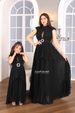 ⁦فستان اسود بتصميم فاخر⁩ - الصورة ⁦4⁩