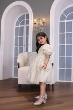 ⁦فستان بناتي مشجر باكمام بوف⁩ - الصورة ⁦3⁩