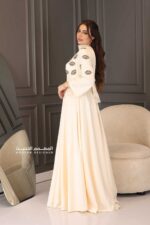 ⁦فستان ناعم بيج طويل⁩ - الصورة ⁦3⁩