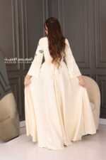 ⁦فستان ناعم بيج طويل⁩ - الصورة ⁦4⁩