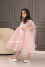 ⁦فستان بناتي رائع بأكمام كيب⁩ - الصورة ⁦3⁩