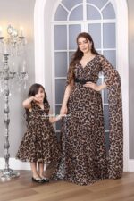 ⁦فستان نمري بأكمام طويلة⁩ - الصورة ⁦5⁩