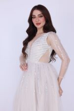 ⁦فستان سهرة أكمام شفافة⁩ - الصورة ⁦3⁩