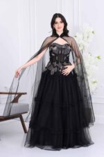 ⁦فستان سهرة كيب مطرز⁩ - الصورة ⁦3⁩