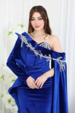 ⁦فستان سهرة مخمل فاخر⁩ - الصورة ⁦7⁩