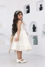 ⁦فستان بناتي بتصميم فاخر⁩ - الصورة ⁦3⁩