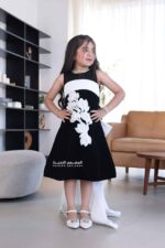 ⁦فستان بناتي بتطريز ورد⁩ - الصورة ⁦2⁩