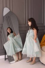 ⁦فستان بناتي بكسرات أنيقة⁩ - الصورة ⁦3⁩