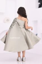 ⁦فستان بناتي سهرة بتطريز جانبي فخم⁩ - الصورة ⁦4⁩