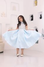 ⁦فستان بناتي فخم بياقة عالية⁩ - الصورة ⁦4⁩