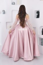 ⁦فستان سهرة بأكمام مطرزة فخمة⁩ - الصورة ⁦3⁩