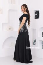 ⁦فستان سهرة بتطريز جانبي أنيق⁩ - الصورة ⁦3⁩