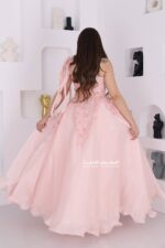 ⁦فستان سهرة بتطريز فخم على الصدر⁩ - الصورة ⁦3⁩