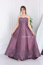 ⁦فستان سهرة راقي بتطريز أنيق⁩ - الصورة ⁦3⁩