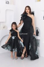 ⁦فستان سواريه بتصميم ملكي أنيق⁩ - الصورة ⁦4⁩